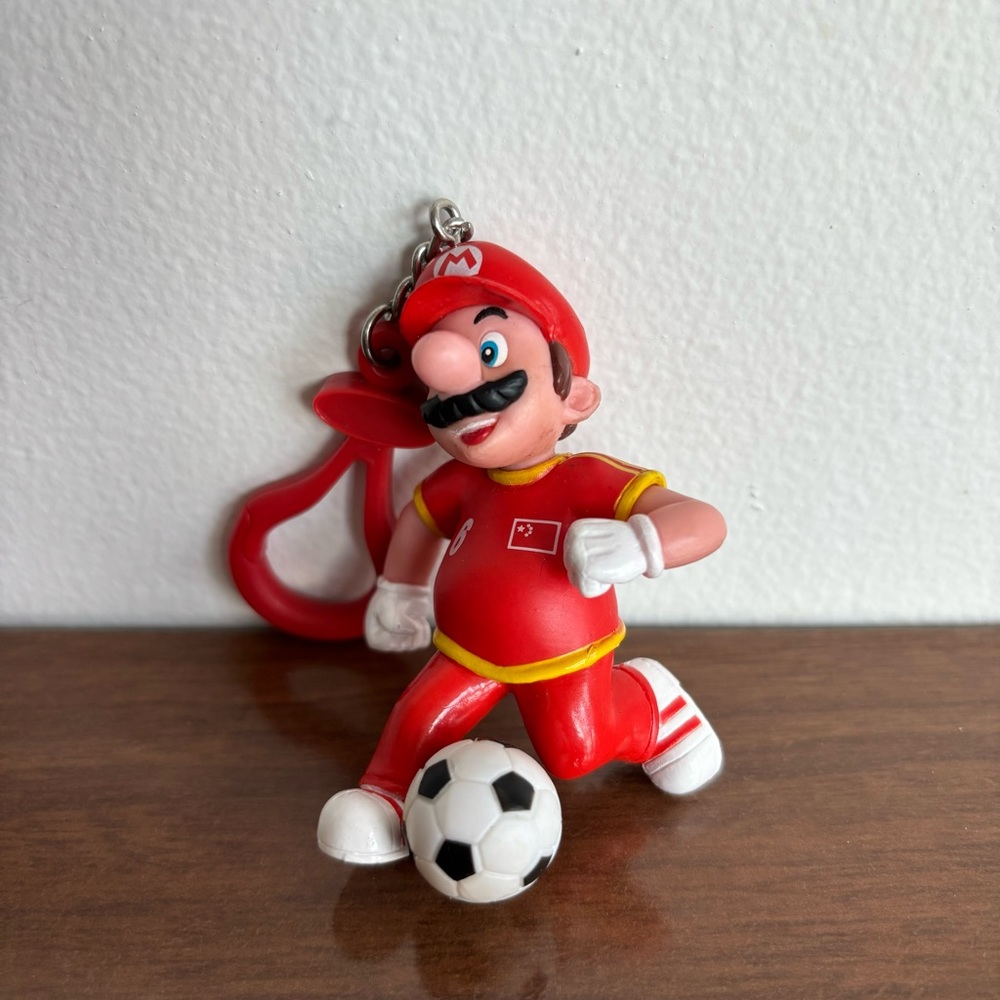 2009 Nintendo Soccer Mario Keychain/Clip
